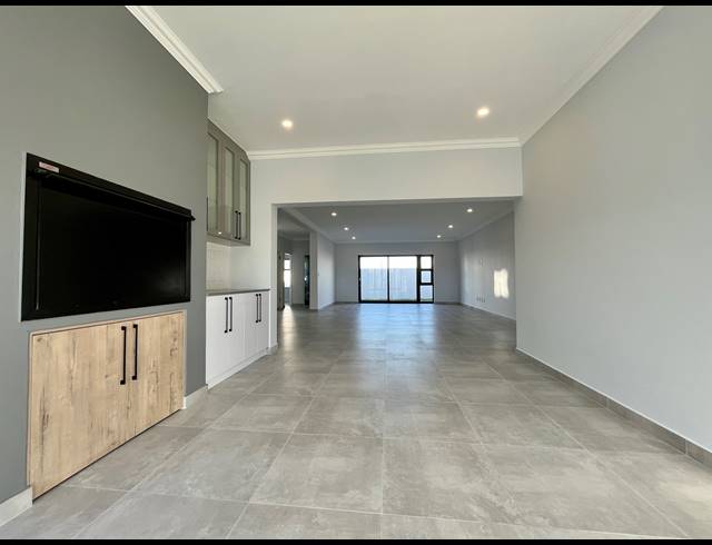 4 BEDROOM HOUSE FOR SALE IN SANDOWN